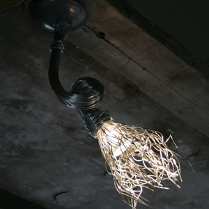 Freie spielerische Formgebung. Sch&ouml;nes Lichtspiel auf der Wand und an der Decke.
