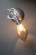 Wandlampe: Das verwendete Gewebe sorgt f&uuml;r Leichtigkeit und Transparenz und erzeugt eine Spannung durch das Spiel von Licht, Reflexion und Schatten.